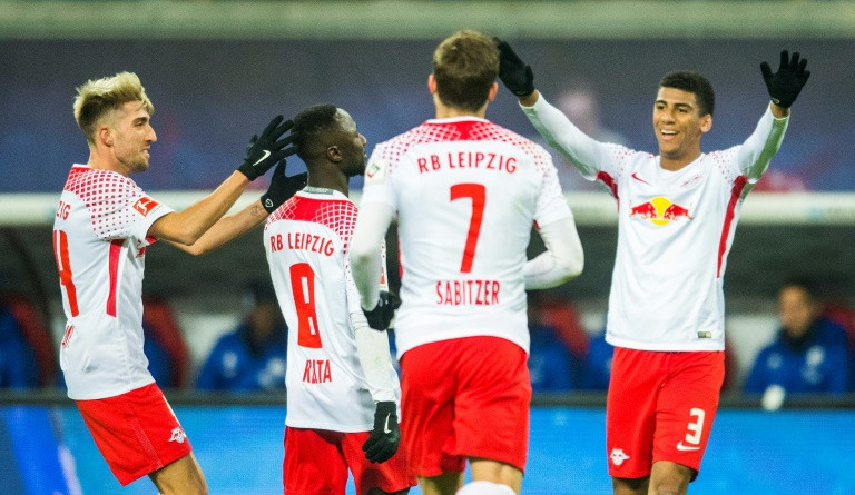 الأعين شاخصة نحو اوباميانغ في بطولة المانيا البوندسليغا1
